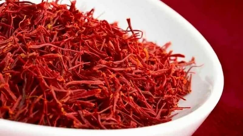 Retail Radiance: A Closer Look at Saffron in Individual Packets