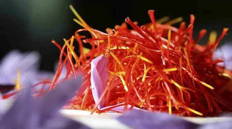 Golden Delights: Saffron's Journey from Shelf to Kitchen in Retail