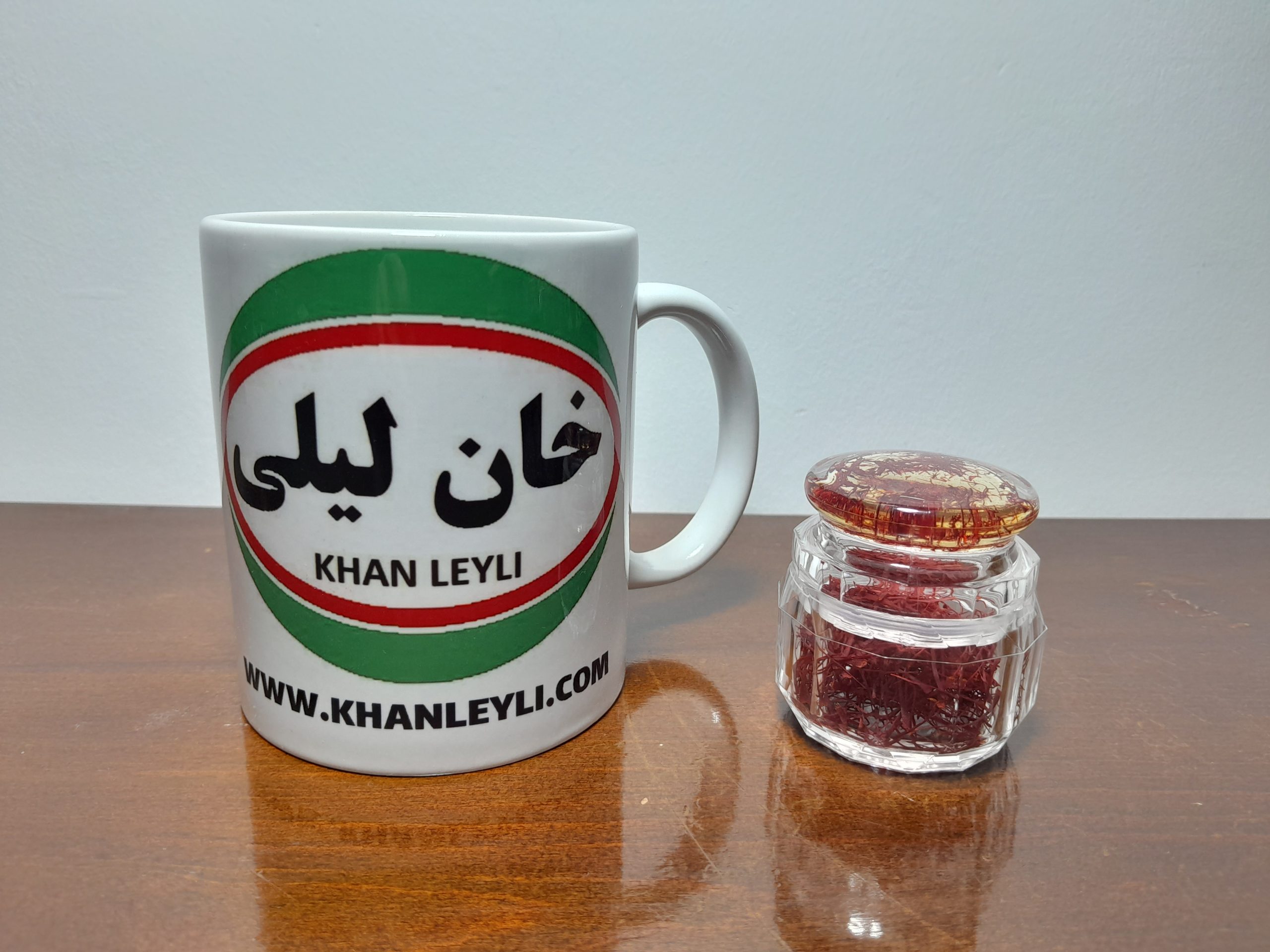 Selling saffron in wholesale and retail centers